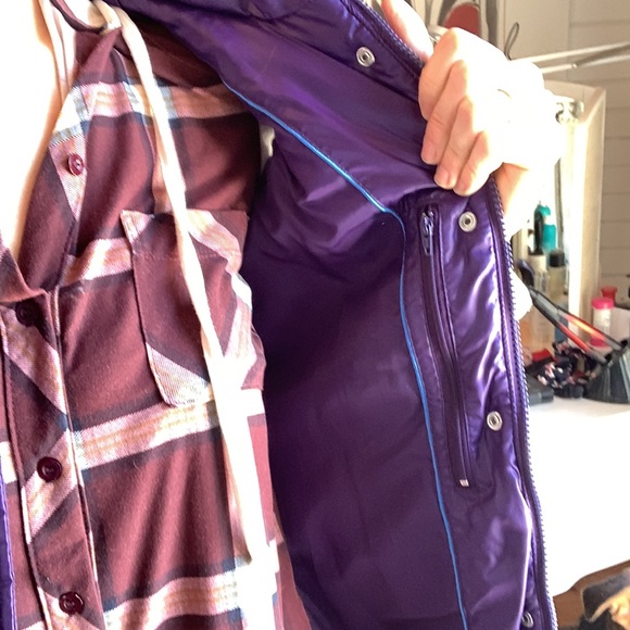 Adidas puffer vest, size small, very warm, good condition - Picture 4 of 5